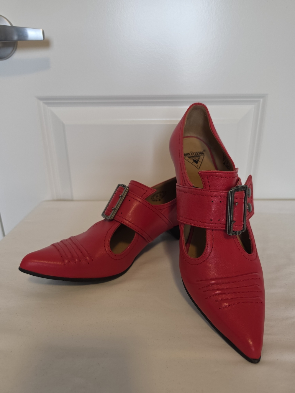 JOHN FLUEVOG TRUTH PILGRIM RED LEATHER BUCKLED VICTORIAN LOAFERS — SIZE 8.5